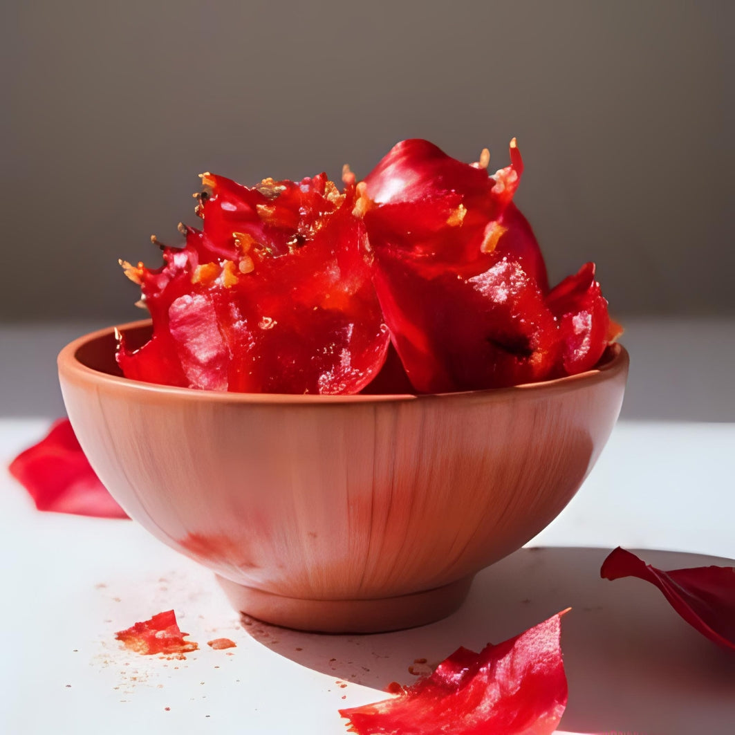 Sun-dried petals with natural red color that’s gentle on skin and gives Aker Fassi its rich tint.